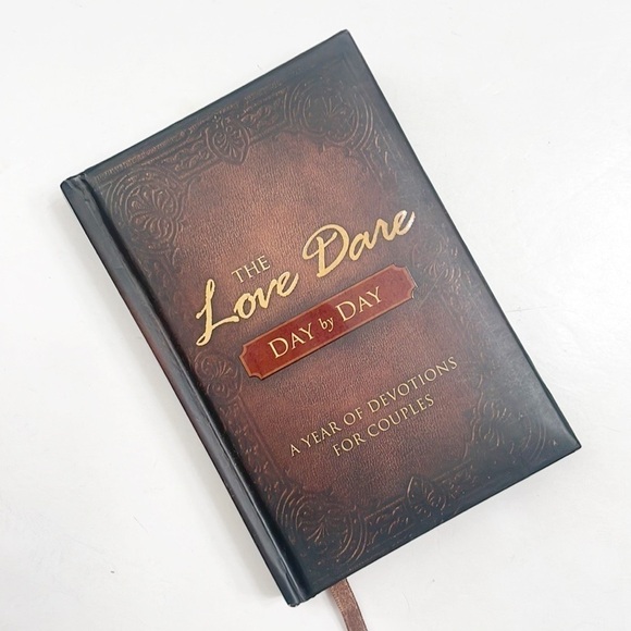 The Love Dare Day By Day by Stephen & Alex Kendrick hardback book - Picture 2 of 5